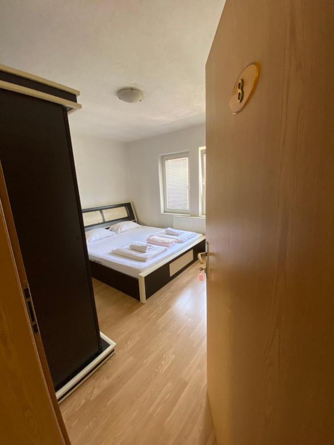 Bus Station Hostel Prishtinë Ngoại thất bức ảnh