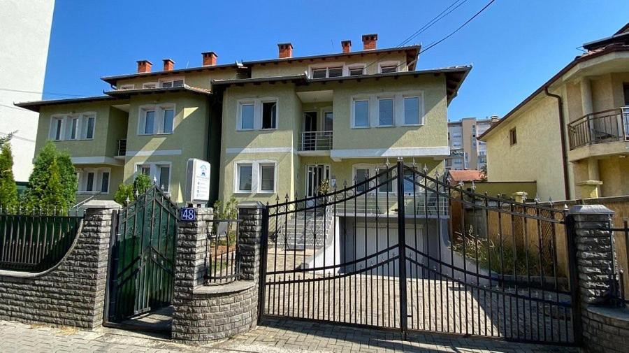 Bus Station Hostel Prishtinë Ngoại thất bức ảnh
