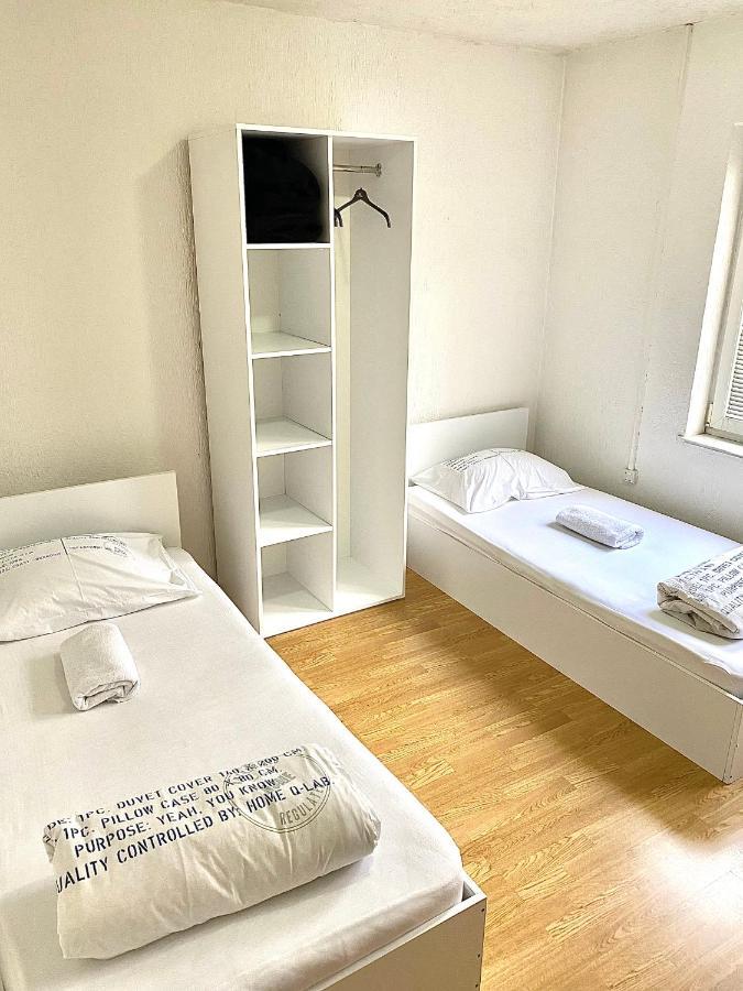 Bus Station Hostel Prishtinë Ngoại thất bức ảnh