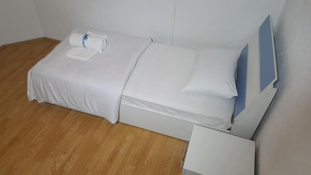 Bus Station Hostel Prishtinë Ngoại thất bức ảnh