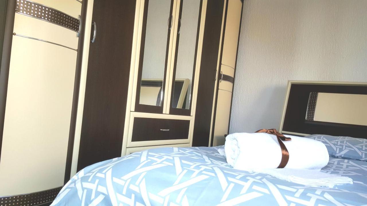 Bus Station Hostel Prishtinë Ngoại thất bức ảnh