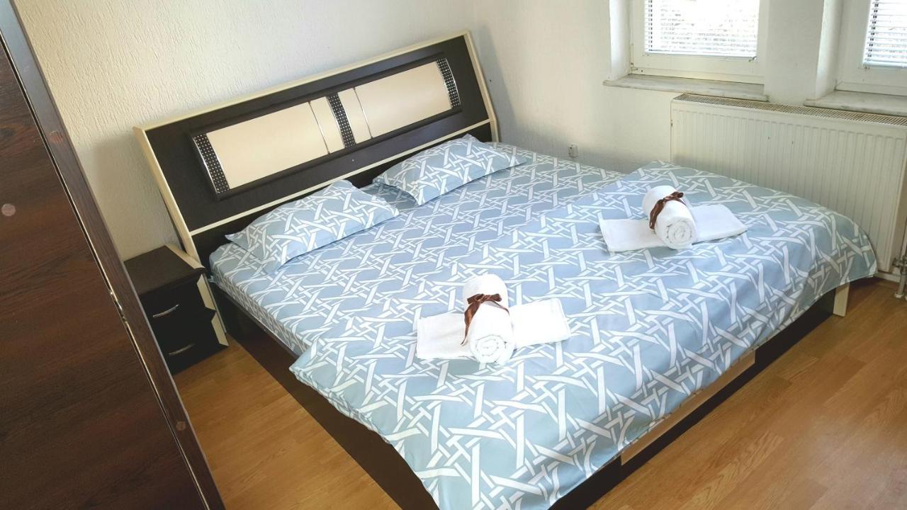Bus Station Hostel Prishtinë Ngoại thất bức ảnh