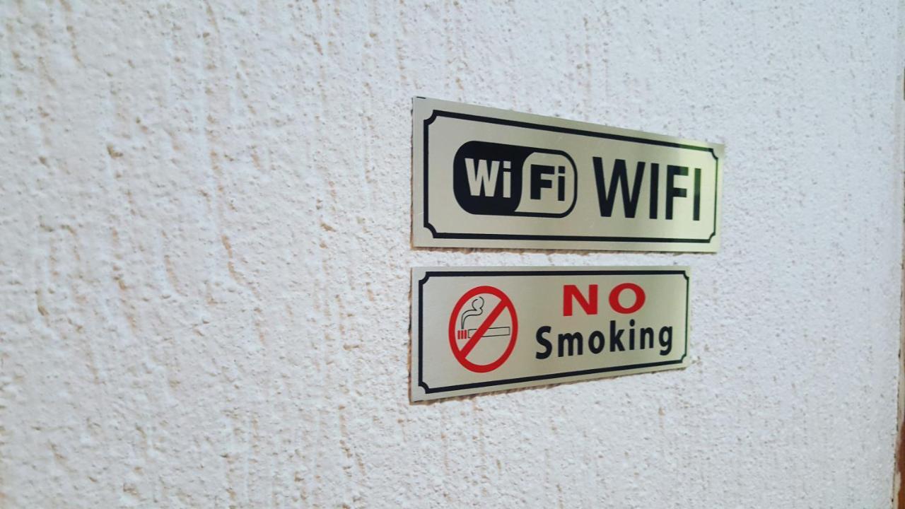 Bus Station Hostel Prishtinë Ngoại thất bức ảnh